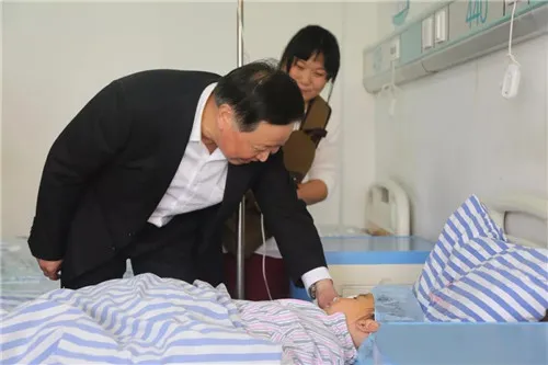 关注斜弱视儿童,隆力奇爱家眼科基金共筑光明