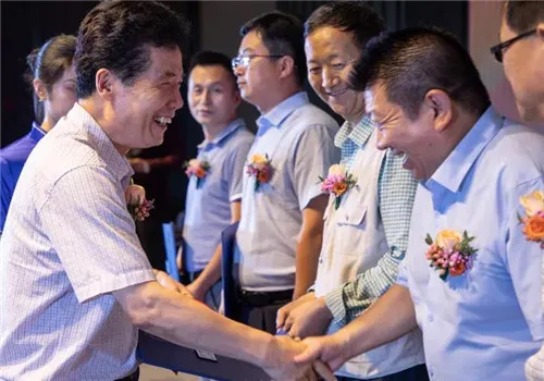 传承精华,守正创新!第三届三八妇乐财智女性发展大会暨青囊集中医适宜技术发布会举行