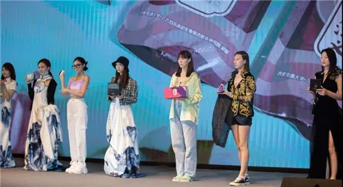 传承精华,守正创新!第三届三八妇乐财智女性发展大会暨青囊集中医适宜技术发布会举行
