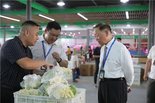 品种丰富、环境优良,隆力奇农贸市场开业