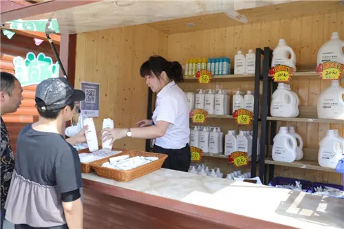 品种丰富、环境优良,隆力奇农贸市场开业