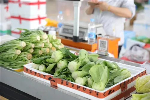 品种丰富、环境优良,隆力奇农贸市场开业