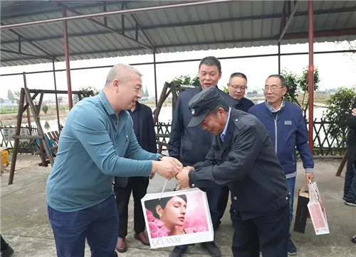 绿之韵集团党委走进湘阴,开展慰问老党员活动