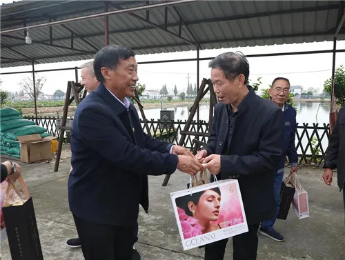 绿之韵集团党委走进湘阴,开展慰问老党员活动