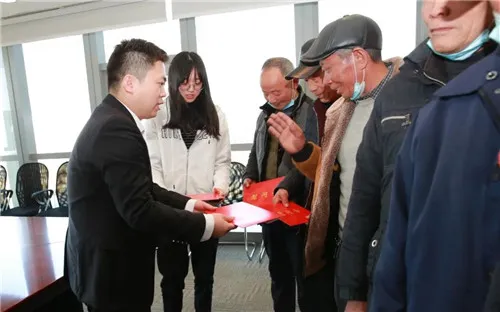 绿叶有爱,情暖高新——绿基金和绿叶购向高新区矽肺病人开展新春慰问