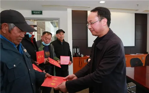 绿叶有爱,情暖高新——绿基金和绿叶购向高新区矽肺病人开展新春慰问
